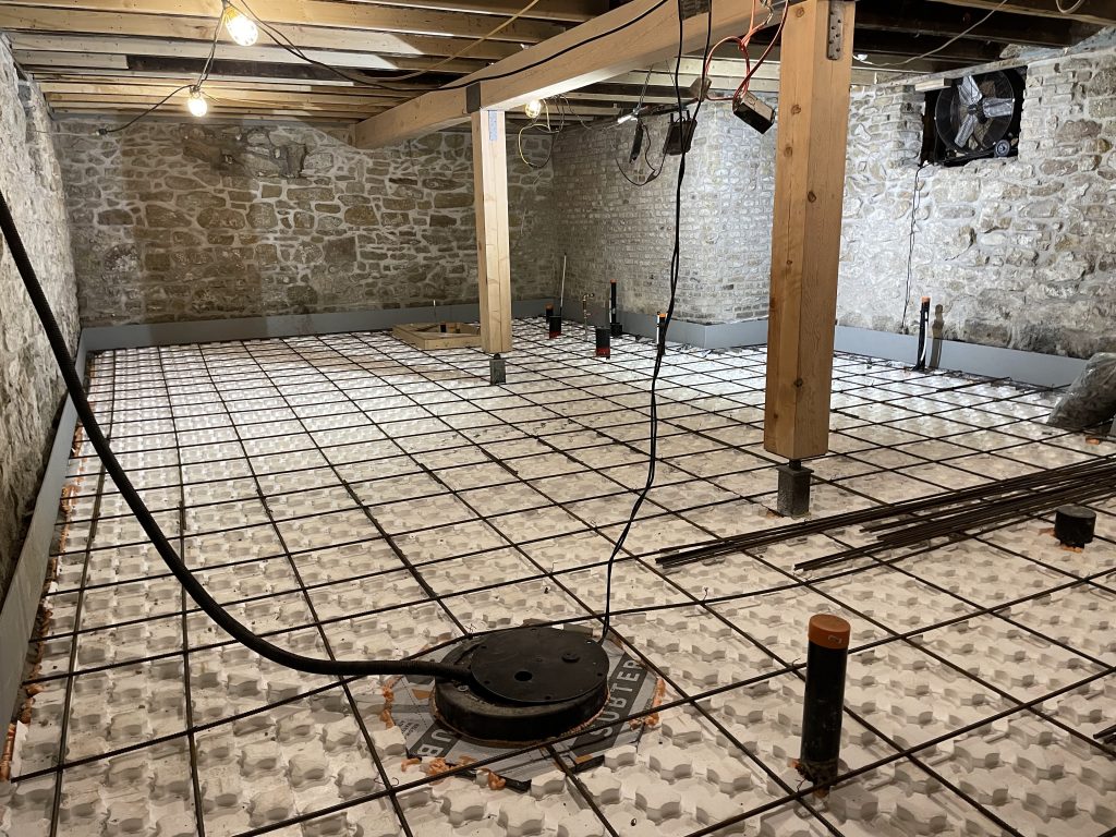 White ½” hePEX tubing and Steel reinforcement set over upright Heat-Sheet® Heavy panels—ready for the pour.